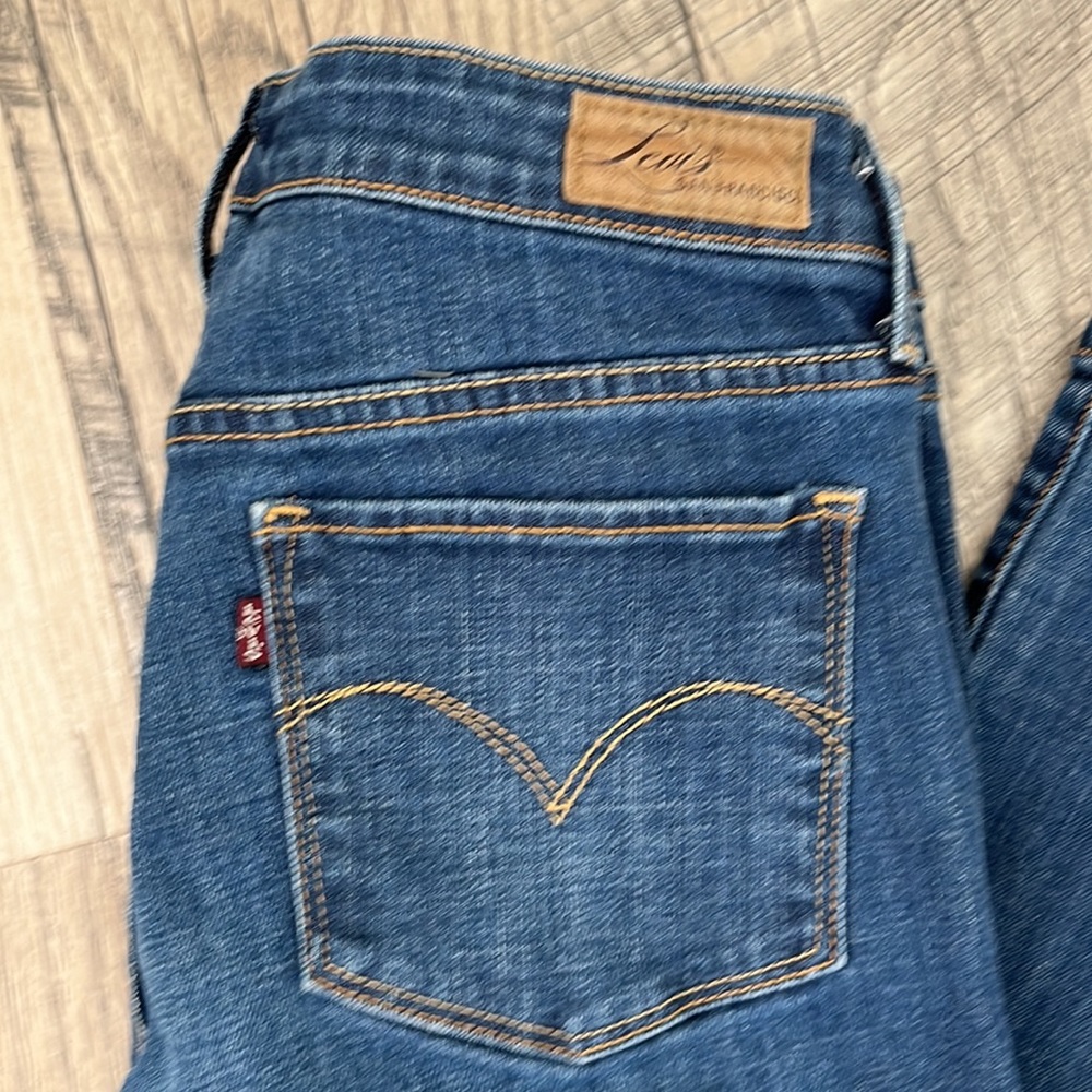 Levi’s Boot Cut Jeans / Size 8